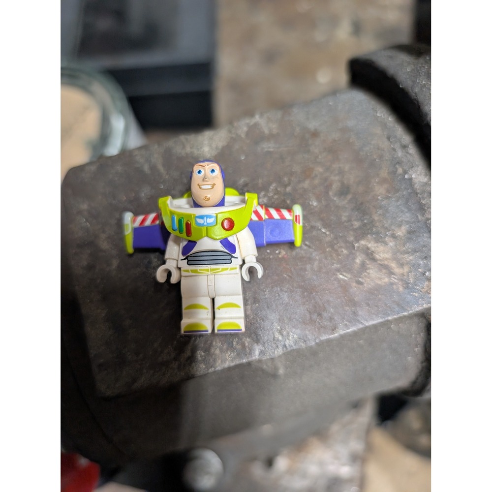 LEGO Toy Story Buzz Lightyear Minifigure with Wings White Green Purple Disney